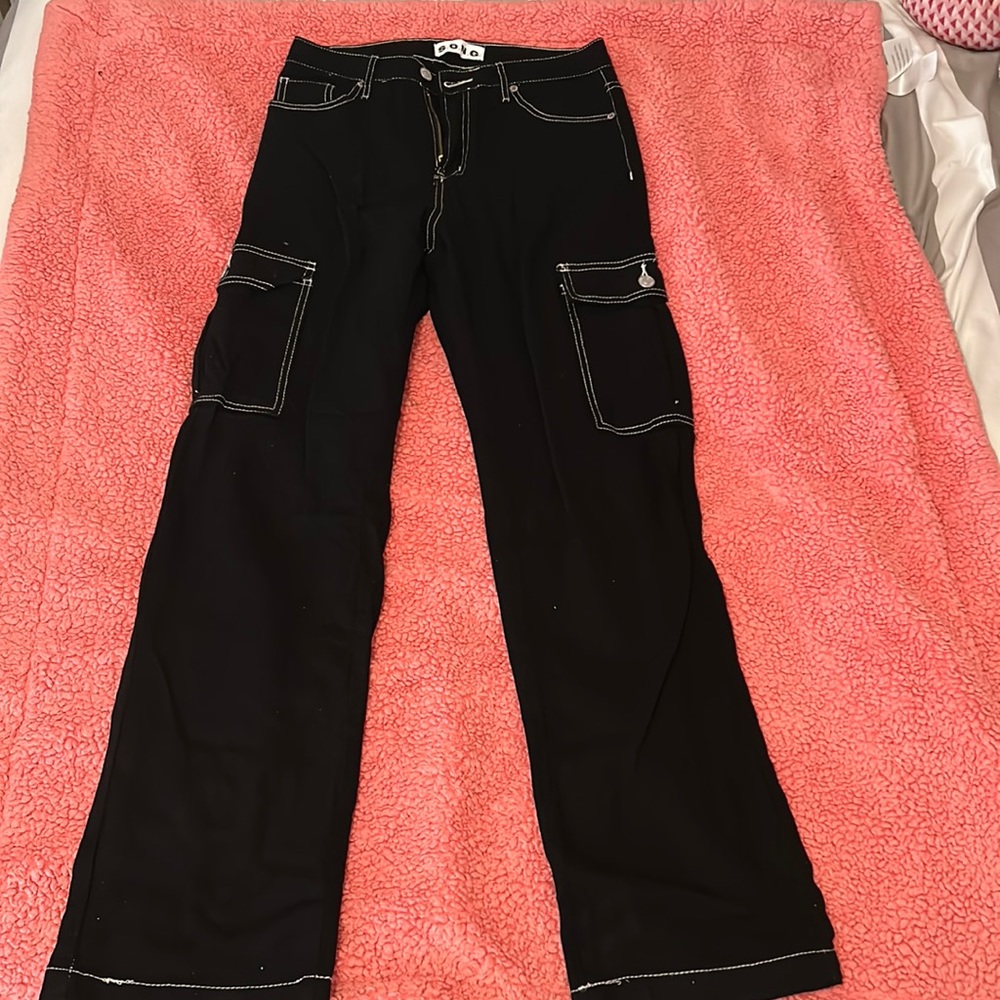 Woman’s black high waisted jeans